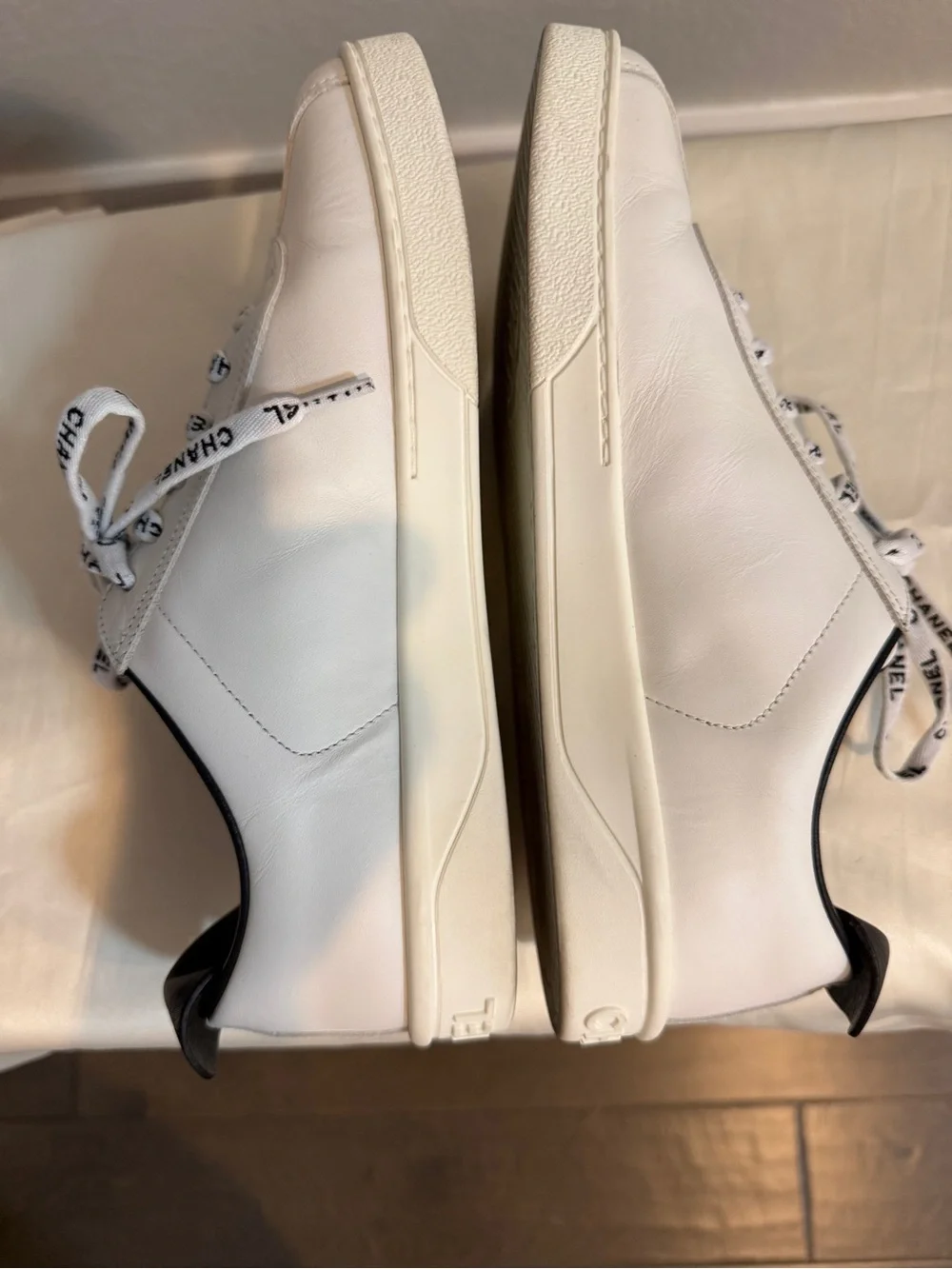 CHANEL White Leather Weekender Tennis Sneakers